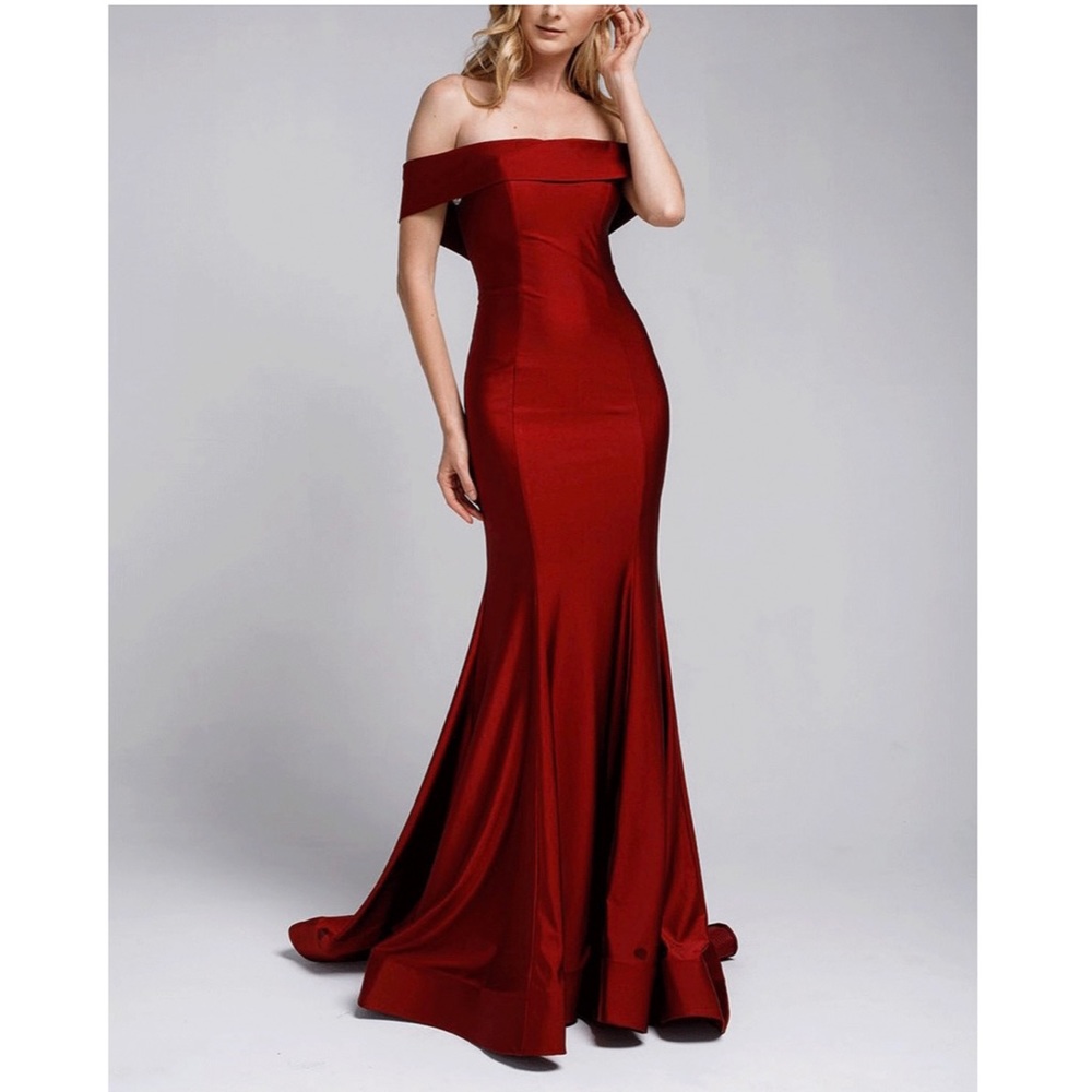 💃 Amelia Couture Off the Shoulder Gown